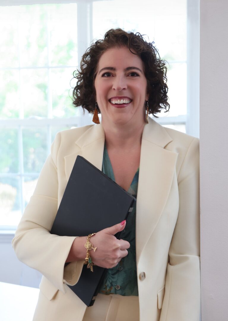 Photo of Robynn Moraites